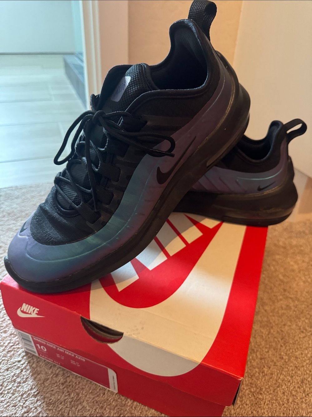 Nike Black Iridescent-Shift Low Top Sneakers